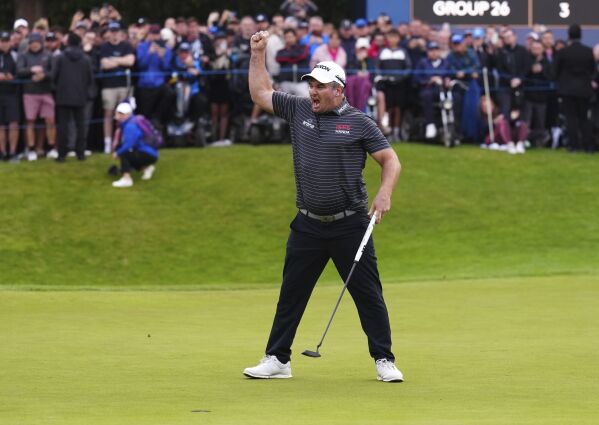 Ryan Fox rallies to win European tour s top event at Wentworth